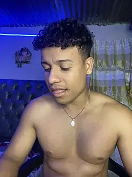 zoronovax stripchat live cam model