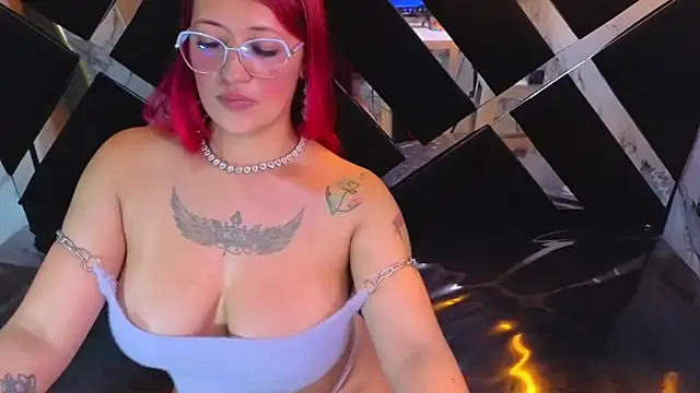 Red_Lov_v stripchat live cam model