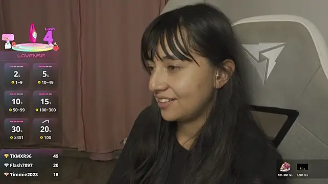 EmmitaGarcia stripchat live cam model