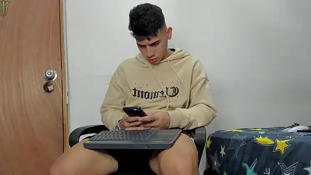 andrew_rose_ stripchat live cam model