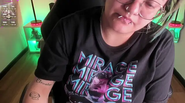 lucky-leah stripchat live cam model