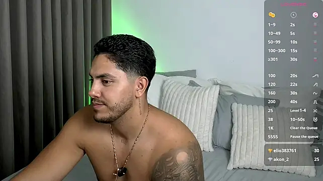 owen-pierces stripchat live cam model