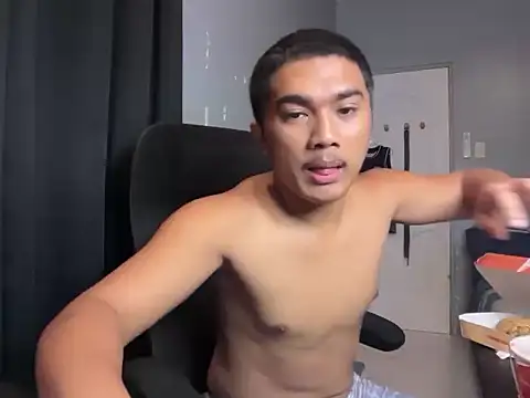 pinoyAdrianneXXX stripchat live cam model