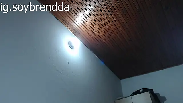 -brendda- stripchat live cam model