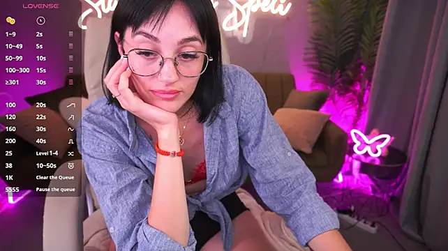 EviiLune stripchat live cam model