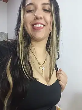sunnymoon16 stripchat live cam model