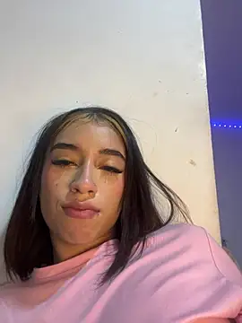 i_alahia stripchat live cam model