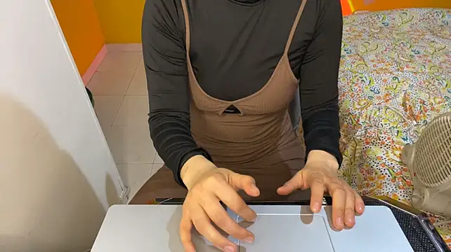 bellaa-w stripchat live cam model