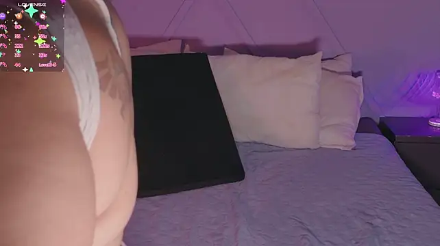 emmajohnss stripchat live cam model