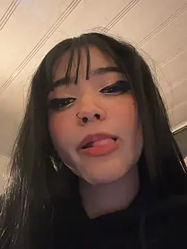 ela_petit stripchat live cam model