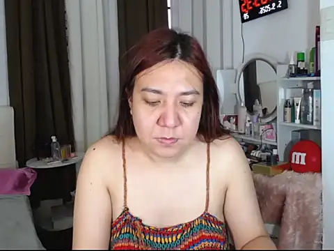 stellahugeX stripchat live cam model