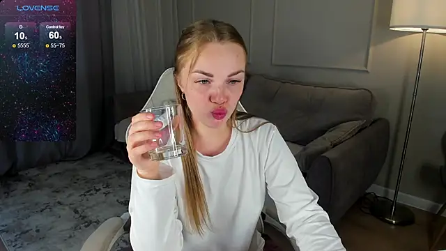 lolalitte stripchat live cam model
