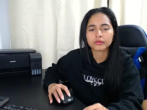 alina_velvet_220597 stripchat live cam model
