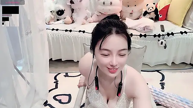 AKiKi711 stripchat live cam model