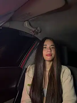 Milleradhara24 stripchat live cam model