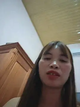 Reeoo-93 stripchat live cam model