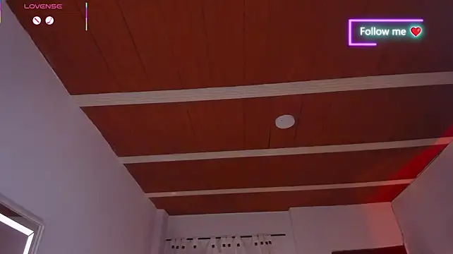 MiaLatina_ stripchat live cam model