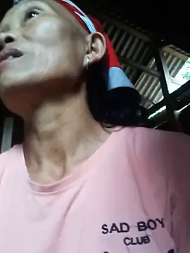 Nguyen_Emaa stripchat live cam model