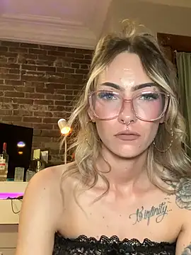SerenityBabe stripchat live cam model