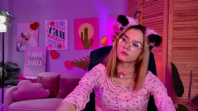 LunaWhispery stripchat live cam model