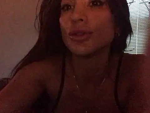 Cocowilde_ stripchat live cam model