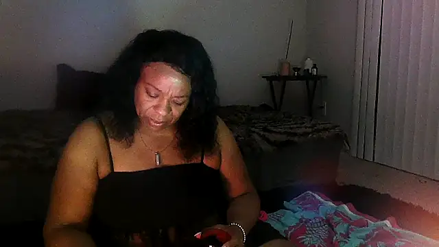 Goddessebonyrose stripchat live cam model