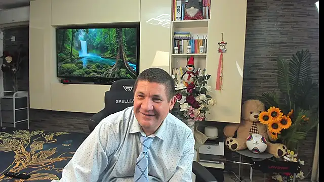 SpartacusDaddy48 stripchat live cam model