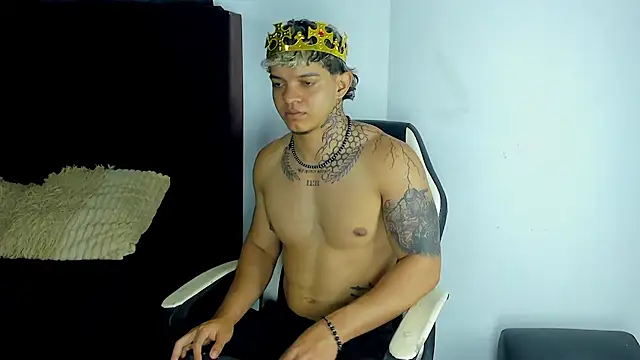 Noah__Browm stripchat live cam model