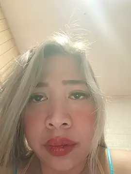 tinajhoy69 stripchat live cam model