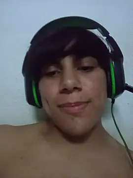 Isaias18RT stripchat live cam model