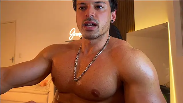 Lucasfit24 stripchat live cam model