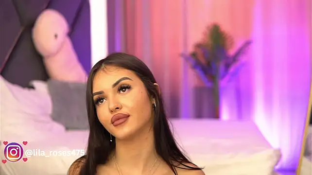 LilaRoses stripchat live cam model