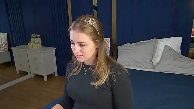 EllaBells stripchat live cam model