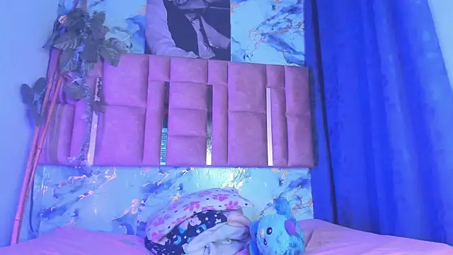 Nezukoks stripchat live cam model