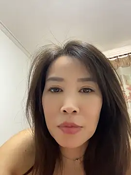 xiaoyizi188 stripchat live cam model
