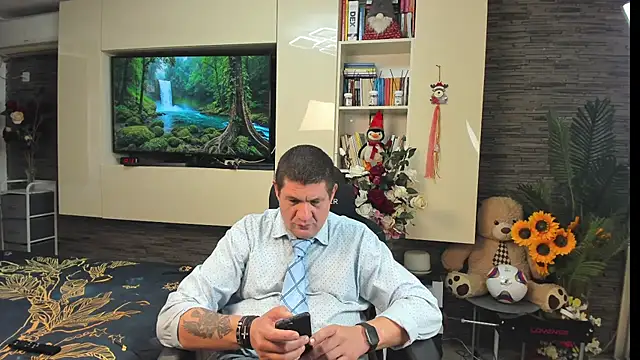 SpartacusDaddy48 stripchat live cam model