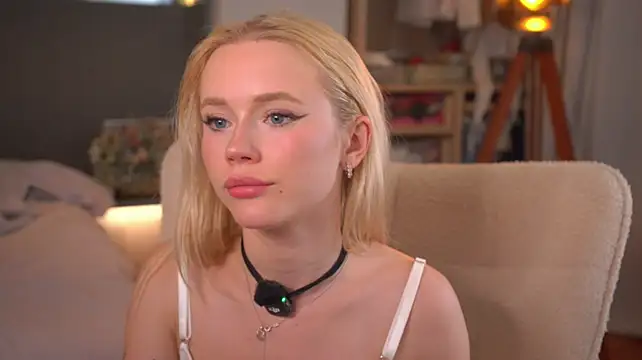 LexieLoree stripchat live cam model