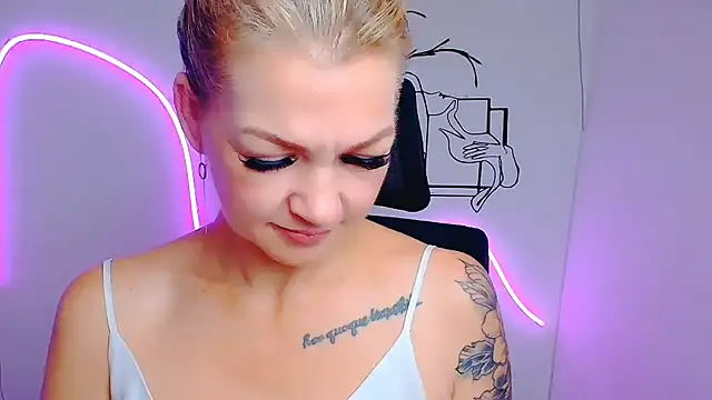 Madonna_Fire stripchat live cam model