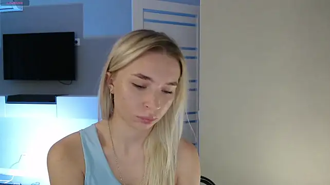 Emily_Hartt stripchat live cam model