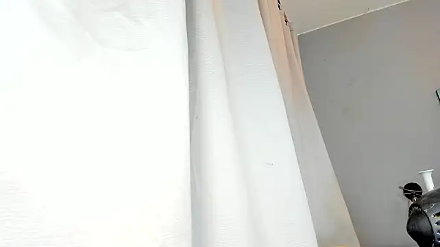 ZamaraW stripchat live cam model