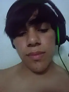 Isaias18RT stripchat live cam model