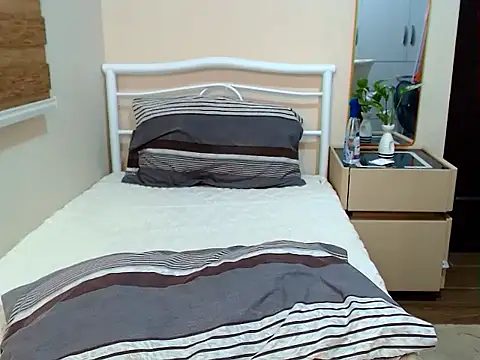 iyah11 stripchat live cam model