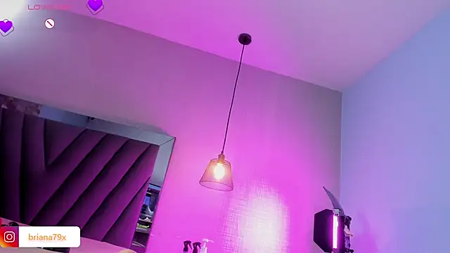 BRIANA_Z stripchat live cam model