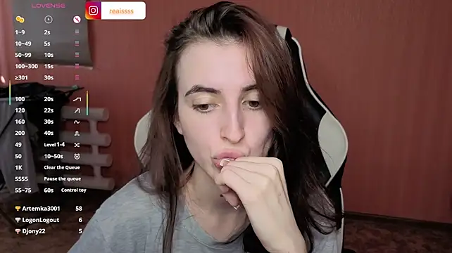 reaissss stripchat live cam model