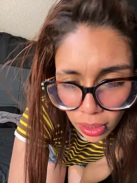 Alice-fire stripchat live cam model