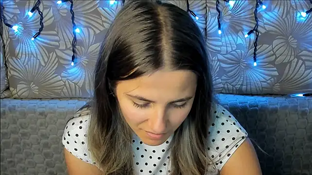MaggieCake stripchat live cam model