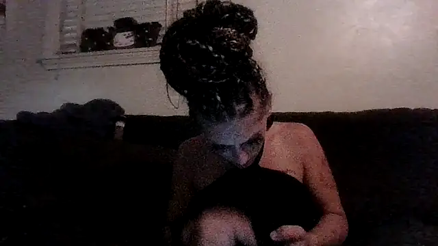 MinnieSnow stripchat live cam model