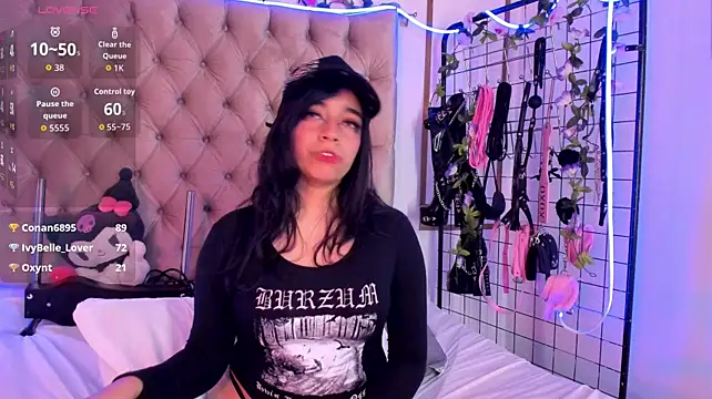 kira_Berry_ stripchat live cam model