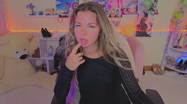 Real_Tini stripchat live cam model