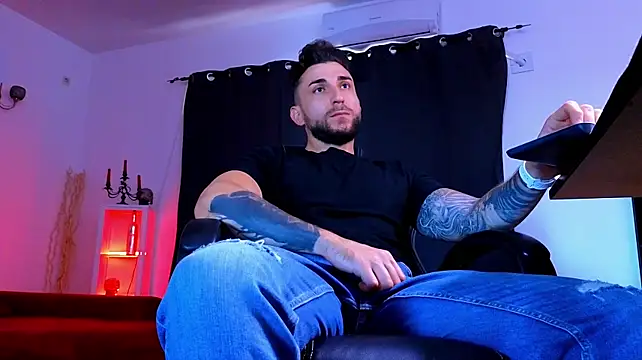 MightyAaron66 stripchat live cam model